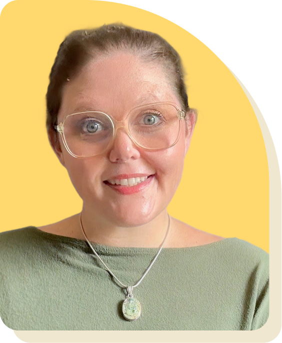 Headshot of Amanda Saxon