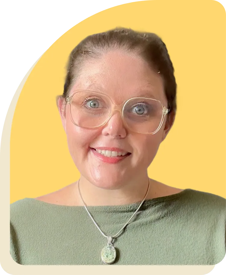 Headshot of Amanda Saxon